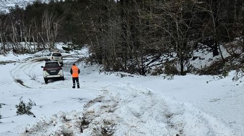 Los veh�culos del GES y de la Guardia Civil se quedaron a tres kil�metros del lugar donde estaba el hombre