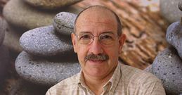 Vicente Sim�n es experto en neurobiolog�a de mindfulness, t�cnica de meditaci�n de procedencia oriental.