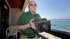 Gerardo Torres, en su casa de Sanxenxo