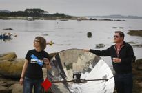 Gabriel Freiin y Carlos Iglesias compartieron te y caf� con los vecinos en O Regueiro. 