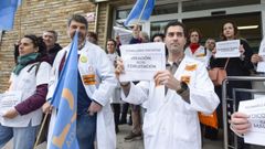 Protesta de los m�dicos de atenci�n primaria en el centro de salud Virxe Peregrina de Pontevedra