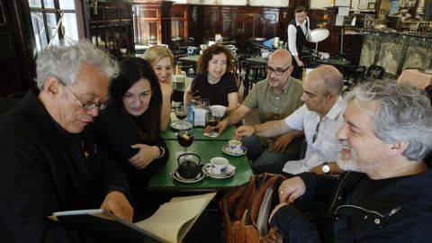 Os sete autores reunidos por Fugas, no caf� Derby, no que Valle-Incl�n deixou a s�a pegada