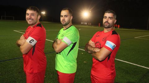 De izquierda a derecha, Zeus, Javi y Kiños son los capitanes del equipo.