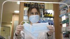 Farmacia en la r�a da Rosa de Santiago con stock de mascarillas quir�rgicas