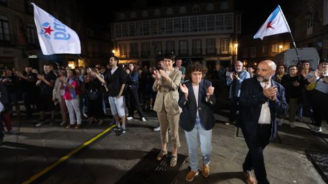 La portavoz nacional del BNG, Ana Pont�n, abri� la carrera al 23J junto al candidato N�stor Rego y la alcaldesa de Santiago de Compostela, Goretti Sanmart�n.