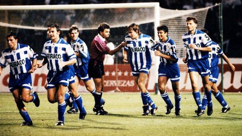 Celebrando un gol con Radchenko, Bebeto, Alfredo y compa��a.
