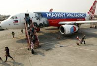El filipino Manny Pacquiao es la imagen de un avi�n Airbus A320 de AirAsia. 