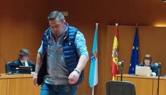 Jes�s Pardo Pardo se dirige a su asiento tras prestar declaraci�n ayer como acusado en la secci�n primera de la Audiencia Provincial de A Coru�a.