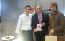 Otero, con Lareo y Sueiro, promocion� ayer la feria en Santiago.