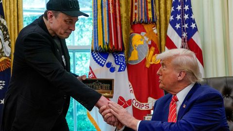 Trump despidi a Musk como lder del DOGEel 30 de mayo y le entreg la llave de la Casa Blanca baada en oro.