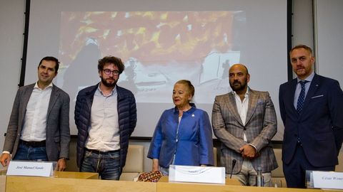 Jacobo Sutil (Agadic), Jos Manuel Sande (Concello), Natalia Lamas y Csar Wonenburger (Amigos de la pera) y Jos Manuel Vilario (Abanca) presentaron la programacin