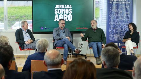 De izquierda a derecha, Jes�s Orejas, Juan Carlos Castro, Gonzalo Fern�ndez y la periodista Mar�a Cedr�n.