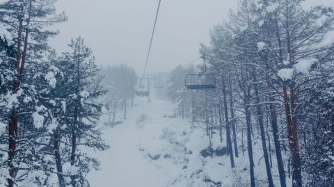 Manzaneda abre la temporada de esqu�.Imagen de archivo de las instalaciones de la estaci�n de monta�a de Manzaneda