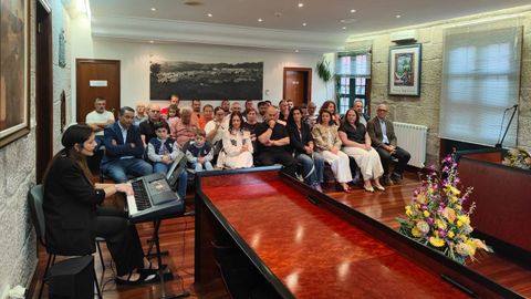 El homenaje cont� con una interpretaci�n musical y la entrega de una placa conmemorativa a la familia.