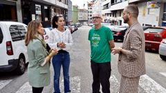 Julia Rey, Fara Outeda, Gustavo Soliño y Jesús Álvarez entre los hosteleros afectados de Cangas reunidos ayer