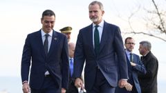 El presidente del Gobierno, Pedro Snchez, y el Rey Felipe VI, en diciembre en Santander.