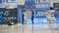 Imagen del partido, con los noieses celebrando el gol de David Pazos, primero del encuentro.