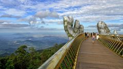As� es el incre�ble puente dorado de Vietnam