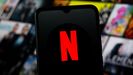 El logo de Netflix en un tel�fono m�vil
