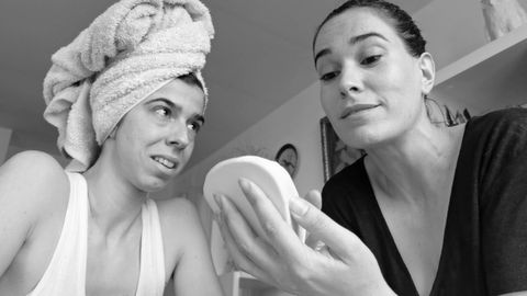 Julia de Castro y Celia Freijeiro, en un episodio de �En casa�.