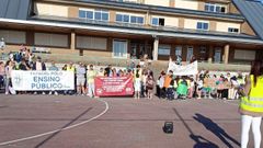 La comunidad educativa del CEIP Vista Alegre se concentr� de nuevo este jueves