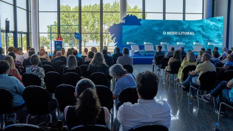 La conselleira de Medio Ambiente, Ángeles Vázquez, participa en un foro en Vigo para celebrar el traspaso de las competencias sobre el litoral gallego a la Xunta.