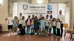 El alcalde de Caldas, Jacobo Prez (PSOE), recibi en el Concello a nios saharauis que pasarn el verano en el municipio