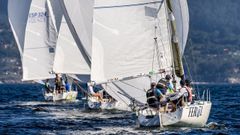 Flota de la clase J80 en el Trofeo Xacobeo de Sanxenxo.