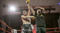 Combate entre Silvestre G&oacute;mez y Melbyn Hern&aacute;ndez en el cuarto Memorial Tono da Silva