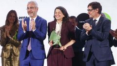 El presidente de Aena, Maurici Lucena; la escritora argentina Samanta Schweblin y el presidente de la Generalitat de Catalu�a, Salvador Illa, en la gala de entrega del Premio Aena