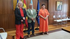 De izquierda a derecha, la vicerrectora del campus, Montserrat Cruz, el presidente de la Diputaci�n, Luis Menor y la rectora de la Universidad de Vigo, Carmen Garc�a Mateo