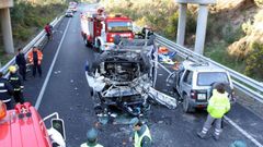 Imagen de archivo del brutal choque entre la ambulancia y el todoterreno ocurrido en abril del 2005 en la antigua v�a r�pida de Barbanza
