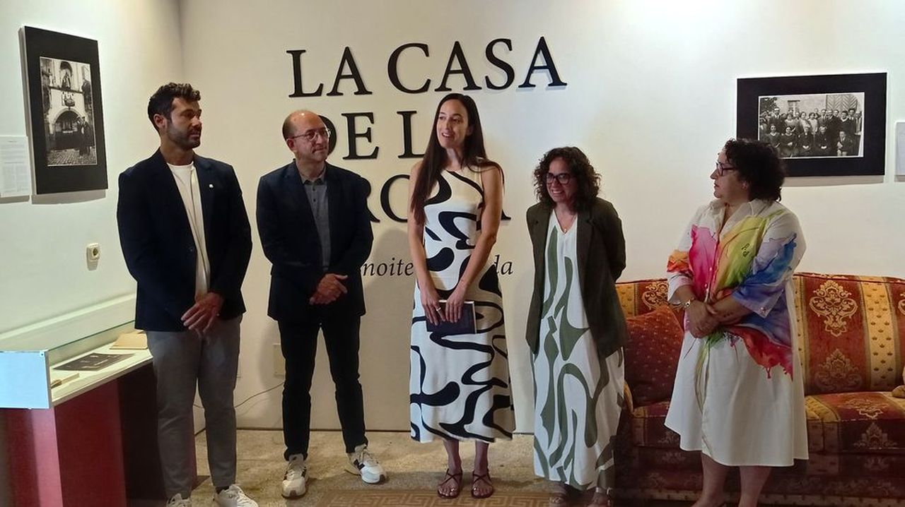 La Fundación Cela acoge una exposición que pone en valor el papel de Padrón en el rodaje de la película La Casa de Troya