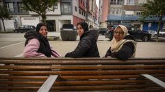 De izquierda a derecha, Najat, Sanae y Hanane, tres mujeres y amigas nacidas en Marruecos que viven en Pontevedra.