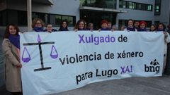 Representantes de la comisi�n feminista del BNG se manifestaron pidiendo un nuevo juzgado especializado en violencia de g�nero.