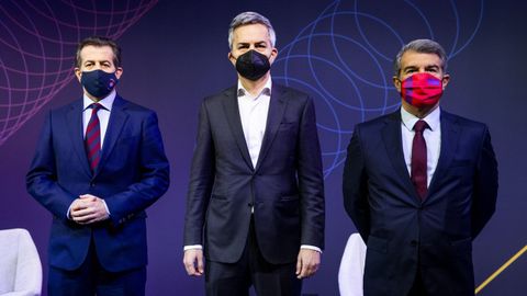 Los candidatos a la presidencia del Barcelona, Toni Freixa, Víctor Font y Joan Laporta (de izquierda a derecha)