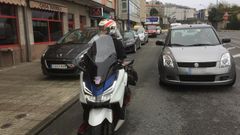 Pol�mica vecinal en Acea de Ama por coches que ocupan m�s de una plaza