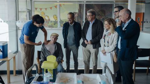 Autoridades presentes en la primera jornada de vacunaci�n en Ourense.