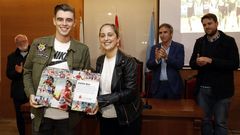 Adri�n Ben y la alcaldesa, el pasado octubre, cuando Viveiro homenaje� al atleta