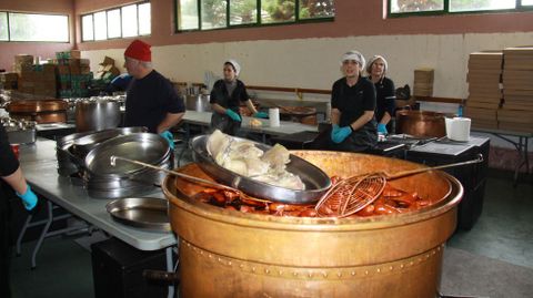 Codillo.M�s de 1.050 comensales se citaron en la Festa do Codillo