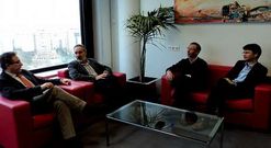 Responsables de la fundaci�n ?a la derecha? durante la reuni�n con Cores Tour�s y Miguel Dubois.