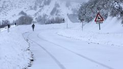 Imagen de la LU-633 a su paso por el municipio de Pedrafita.