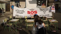 La AMPA montó en el Feirón Mariñeiro un aula vacía
