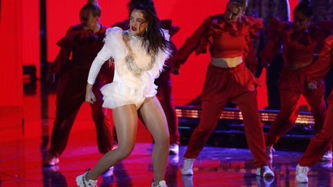 Rosal�a, durante su actuaci�n en la gala