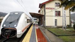 Un tren detenido en la estaci�n de San Clodio-Quiroga, en una imagen de archivo