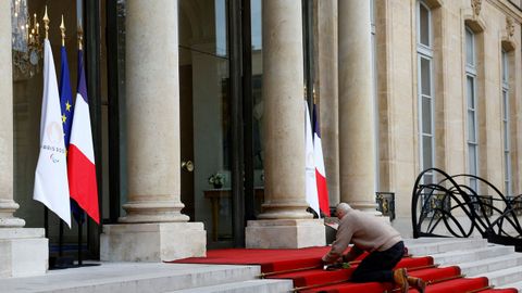 El Gobierno francs, y particularmente su presidente, Macron, han enfocado la reapertura como un acto de Estado sin escatimar en detalles