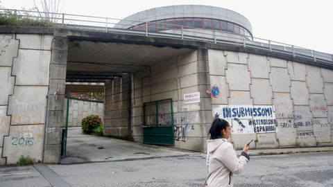 Otra alternativa para acceder a la estacin de Ferrol es la salida de autobuses por la calle Instituto, ya que la puerta est rota.