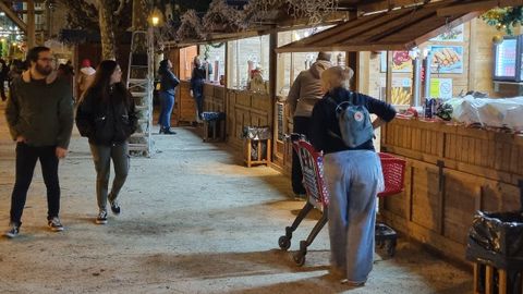 El mercadillo de Bouzas arranc� con poco p�blico