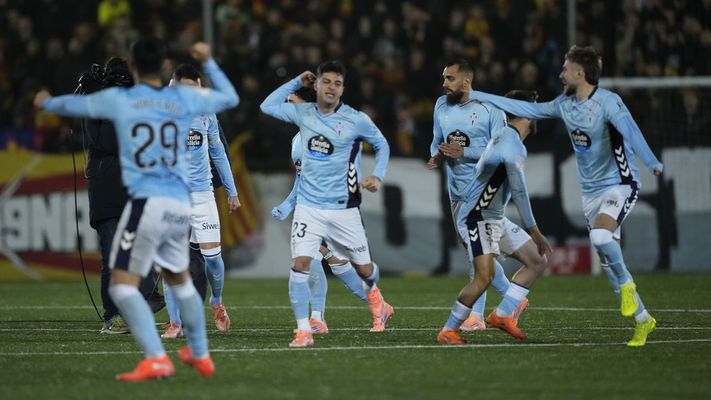 Los futbolistas del Celta celebran el pase a dieciseisavos de final de la Copa del Rey.