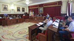 Concejales de la corporacin ferrolana en sus bancadas durante el pleno de julio.